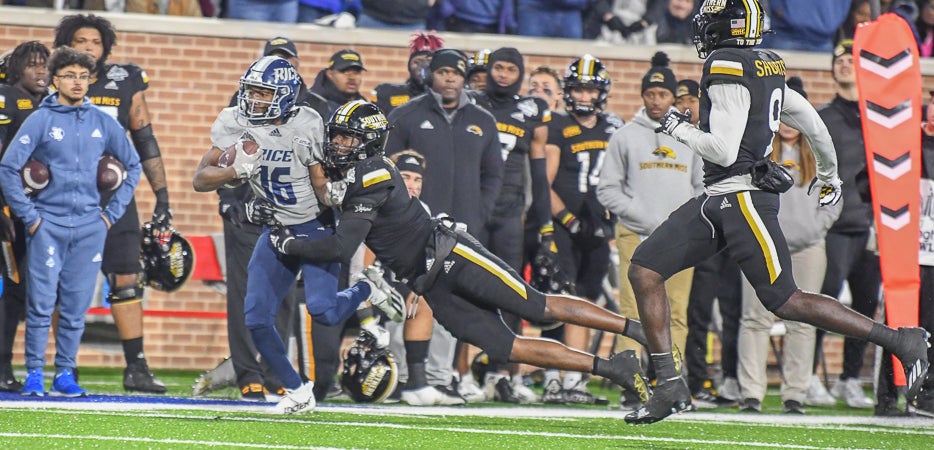 Frank Gore Jr. has a record-breaking night for Southern Miss 